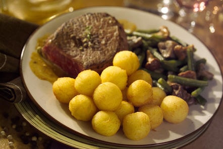Medalhões de avestruz cogumelos e batatas Noisettes